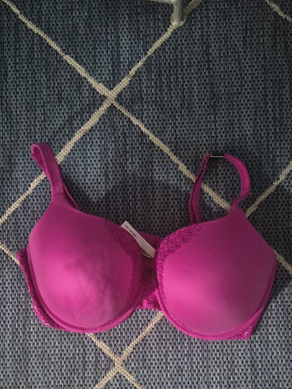 NWT VICTORIAS SECRET Body By Victoria Bra 40DDD